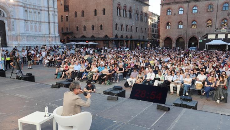 La maestra di Recalcati che “fumava Muratti, votava Msi e ci diceva siete tutti viti storte”