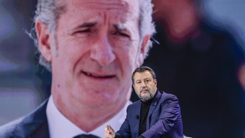 <p>Matteo Salvini e sullo sfondo una foto di Zaia</p>
