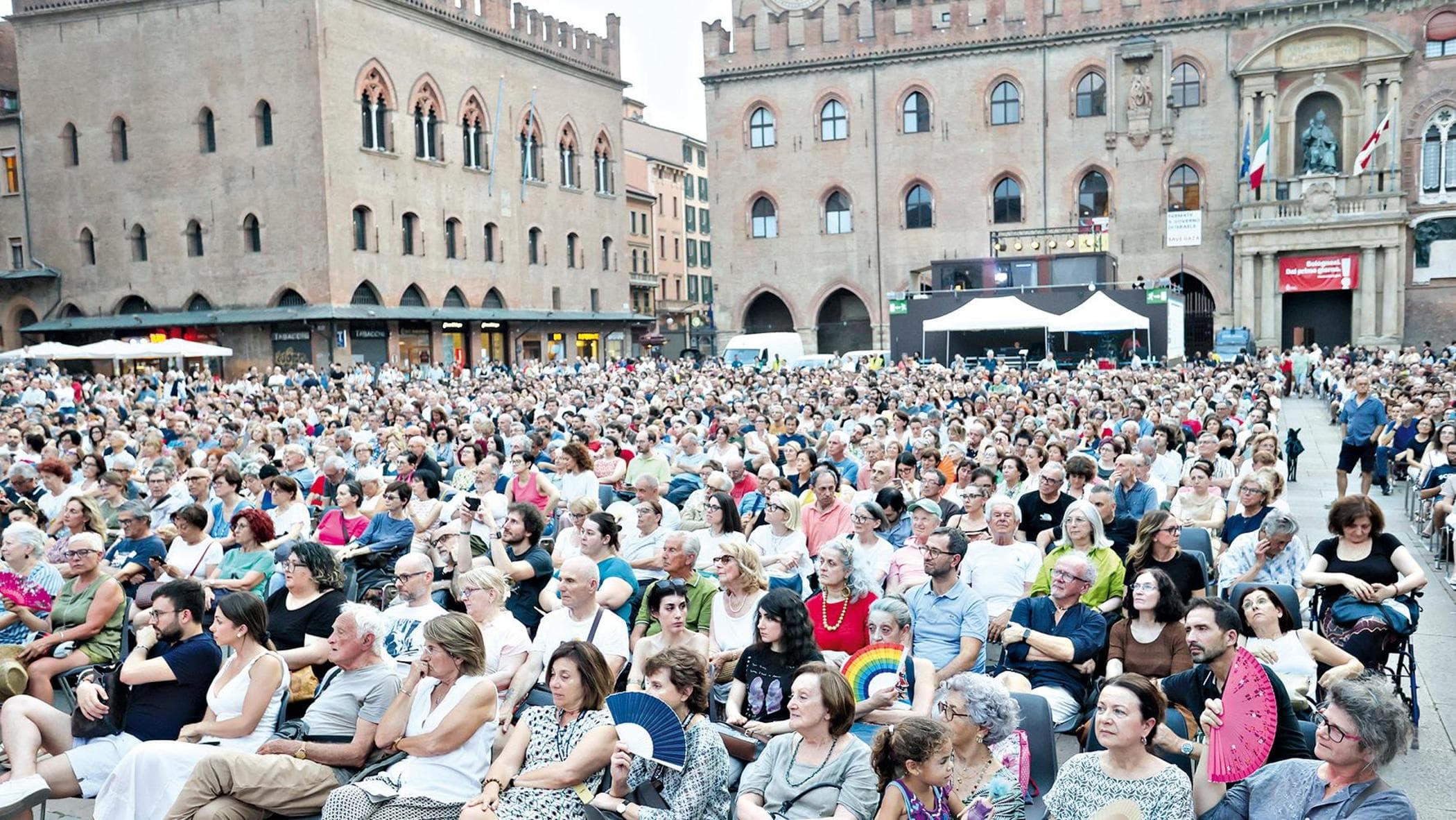 Repubblica delle Idee: “Il mondo si può curare”. L’abbraccio di Bologna