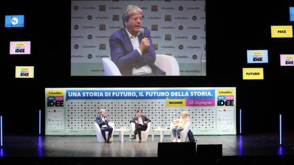Gentiloni, allarme sull'Europa: "Sempre più sotto assedio. Trump mi chiese: cos'è la Ue?" | Il video integrale