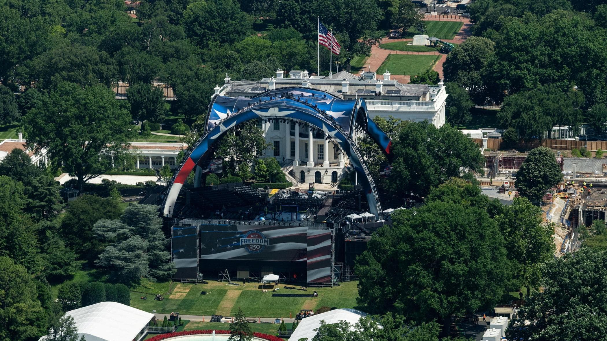 La Casa Bianca diventa un ring per la festa di Donald Trump