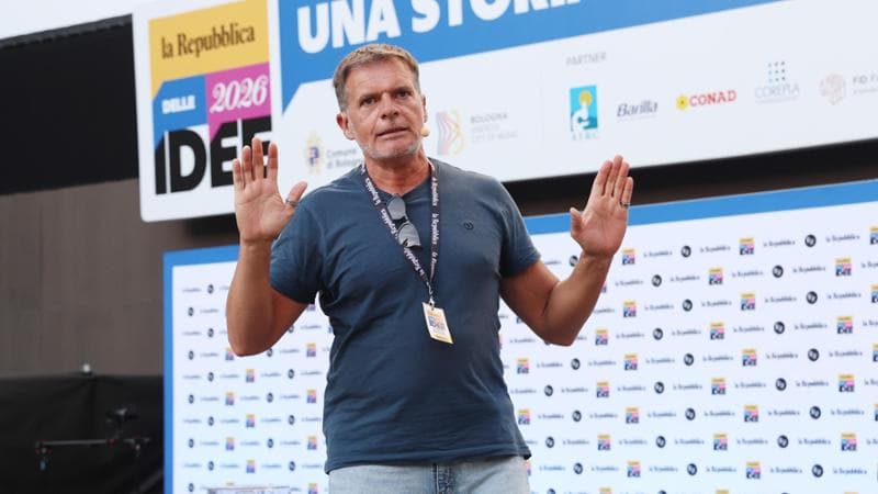 Massini trascina la piazza, commozione con Ezio Mauro