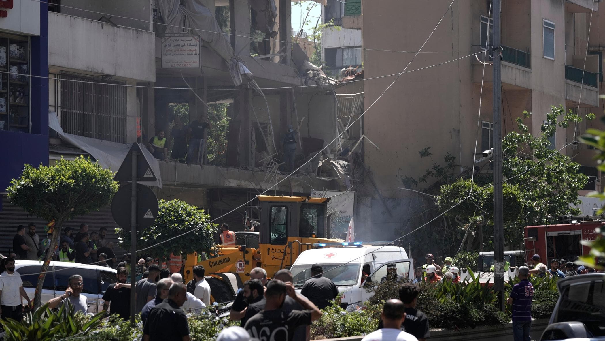Israele attacca la periferia di Beirut mentre Usa e Iran sono a un passo dall’accordo