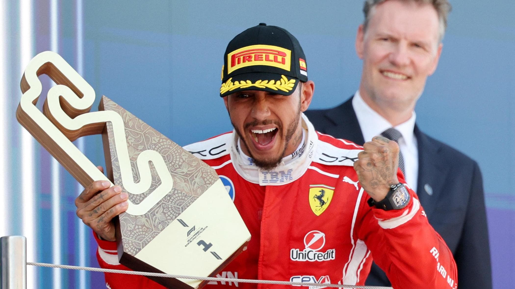 Hamilton, prima vittoria in Ferrari: trionfo a Barcellona. Antonelli e Leclerc ritirati
