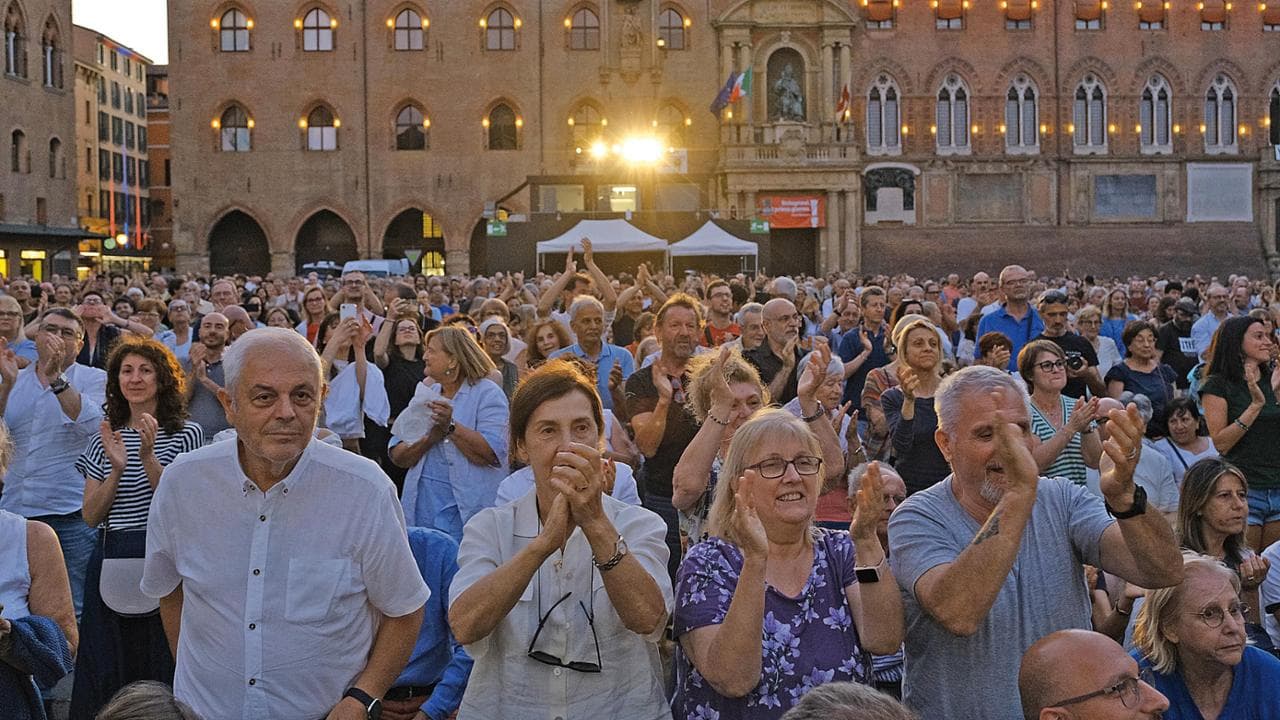 Grazie Bologna, festival dei record: in 55mila ai nostri eventi. Ezio Mauro ripercorre i 50 anni, standing ovation per Augias