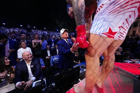 Donald Trump si complimenta con Sean O'Malley per la vittoria