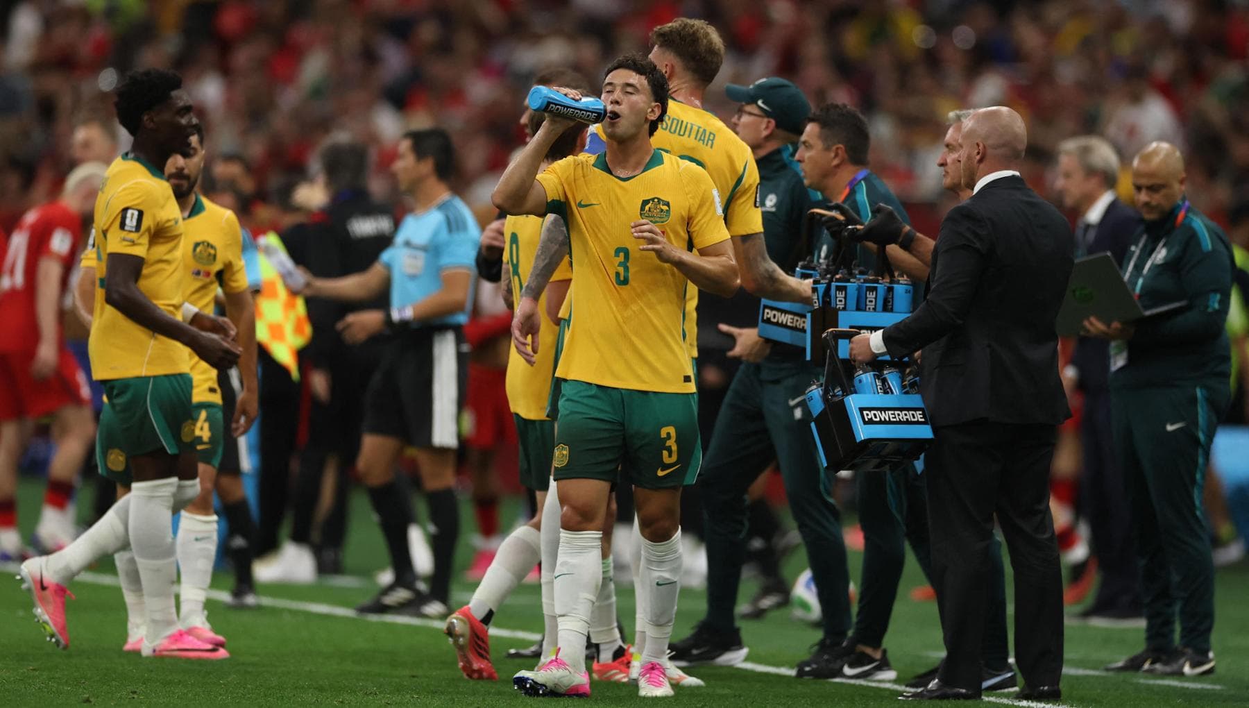 Le partite in quattro tempi: cosa sono gli hydration break e perché fanno discutere