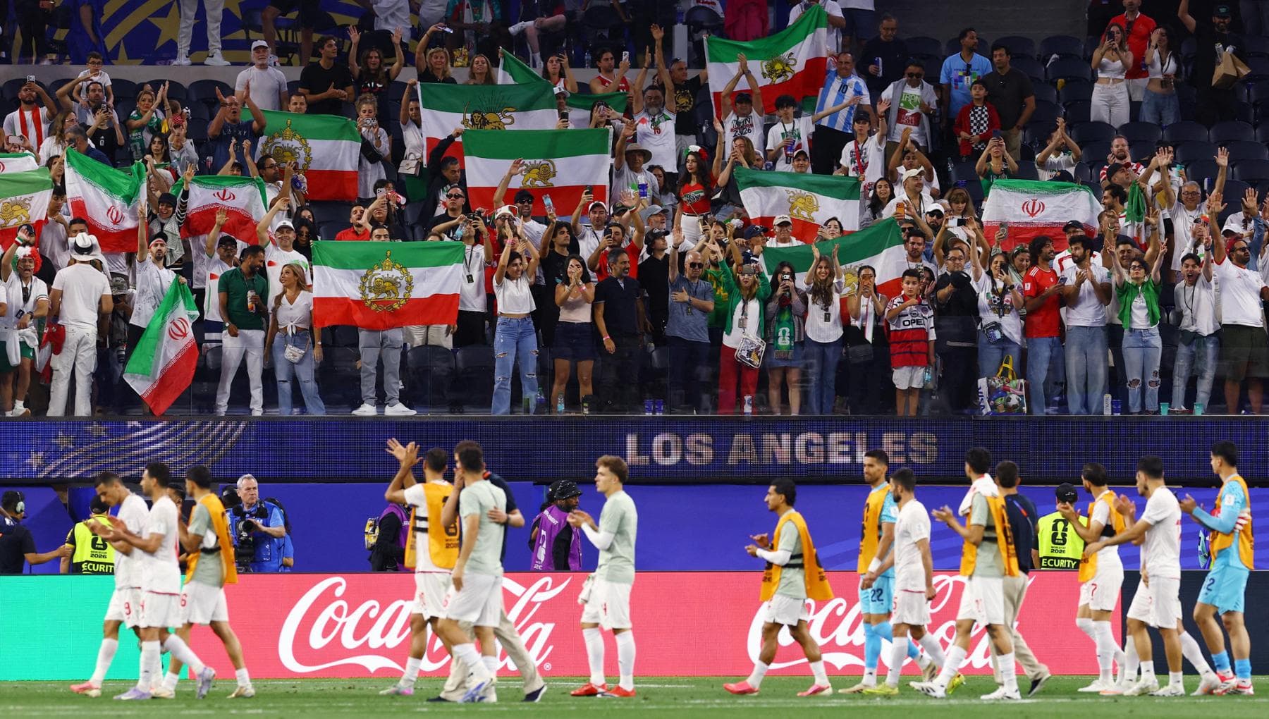 iran nuova zelanda 2 2 inno di teheran fischiato a fine partita giocatori applauditi da Repubblica.it iran nuova zelanda 2 2 inno di teheran fischiato a fine partita giocatori applauditi