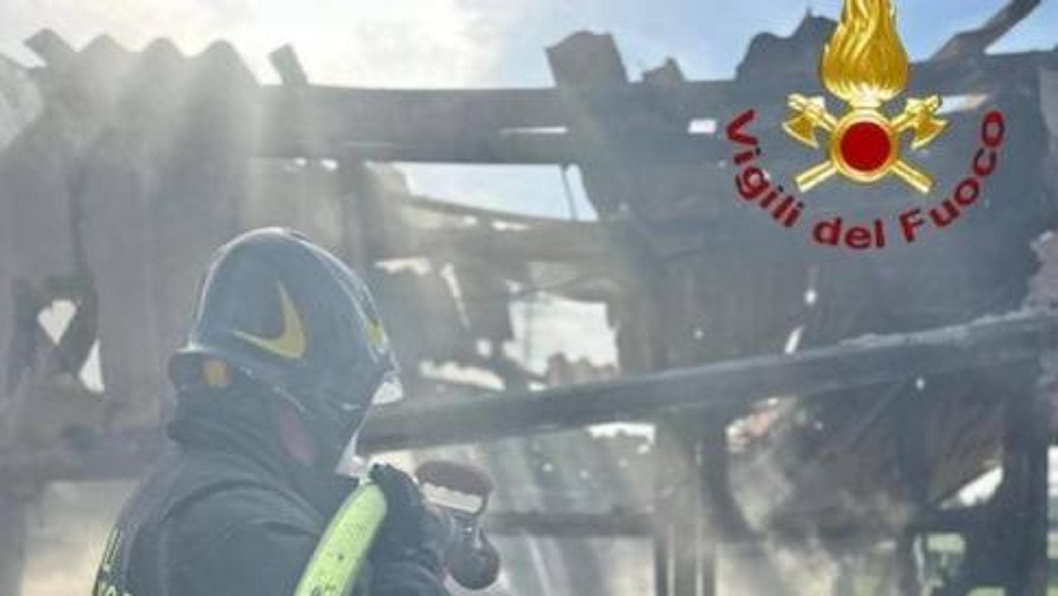 incendio in un ippodromo a treviso morti sei cavalli da Repubblica.it incendio in un ippodromo a treviso morti sei cavalli