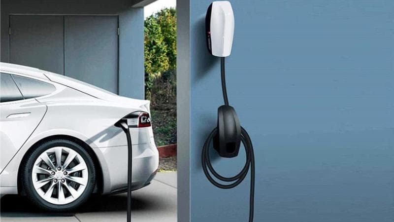 Auto elettriche, l’Italia può risparmiare 41,5 milioni di barili di petrolio l’anno. Ecco perché