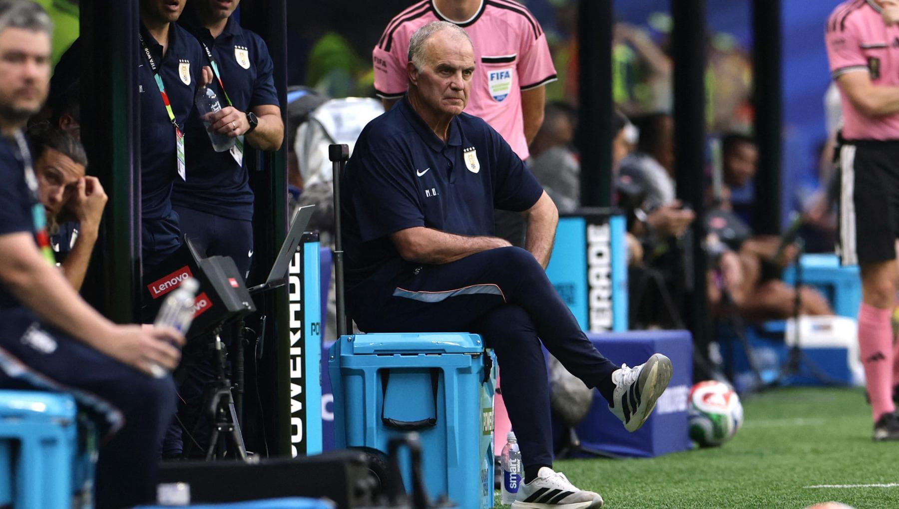 Bielsa, la foto a testa bassa dell’antidivo: “Non faccio il modello”