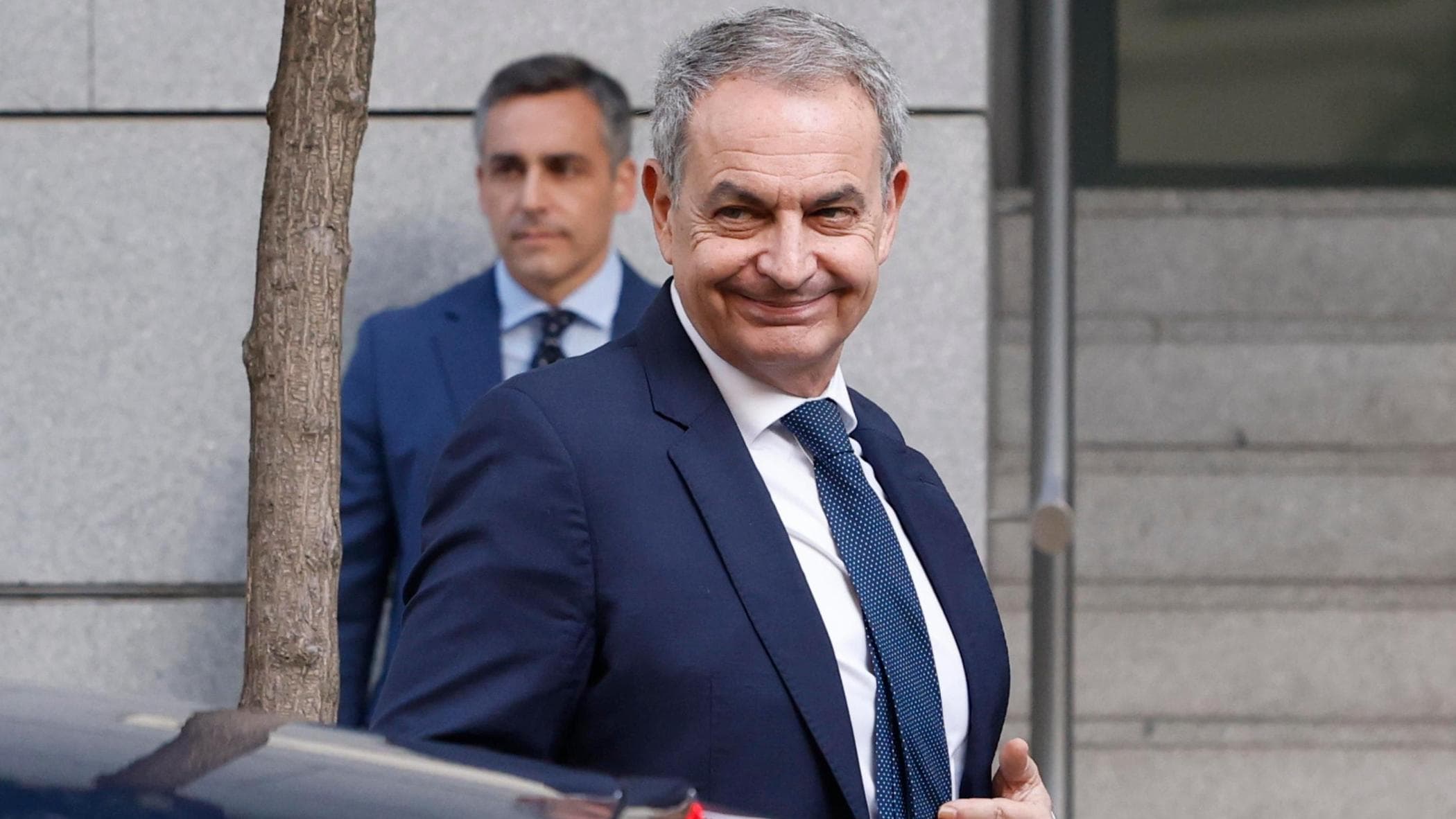 İspanya, Zapatero yolsuzluk davası duruşmasında mahkemede: pasaportun geri çekilmesi talebi