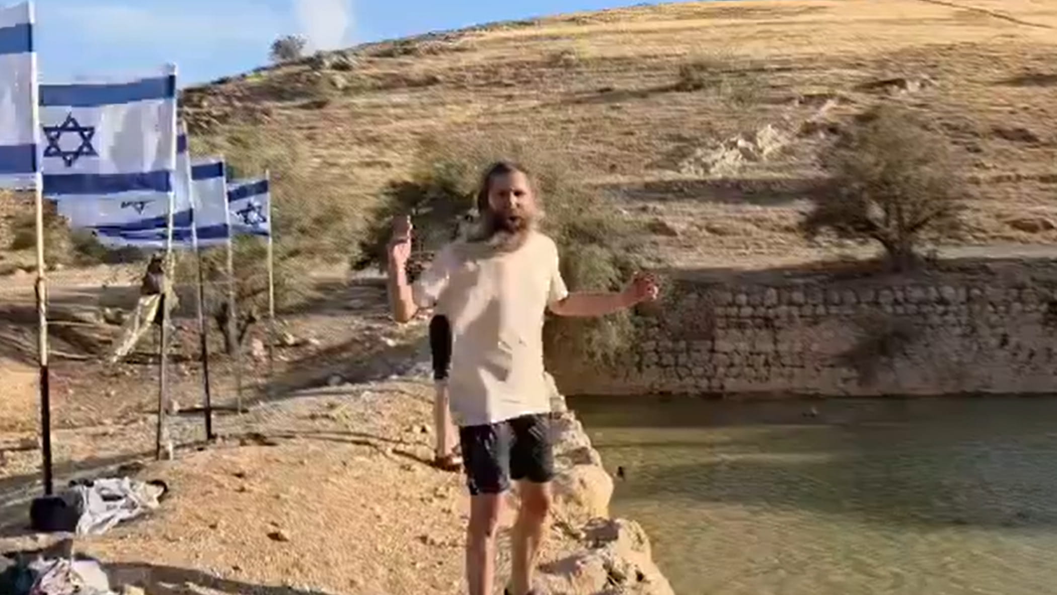 cisgiordania coloni rubano l8217acqua ai palestinesi e trasformano un8217area archeologica in una piscina da Repubblica.it cisgiordania coloni rubano l8217acqua ai palestinesi e trasformano un8217area archeologica in una piscina