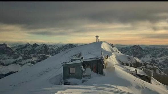 Marmolada, riapre per l’estate la Capanna di Punta Penia: “Abbiamo spalato neve per cinque giorni”