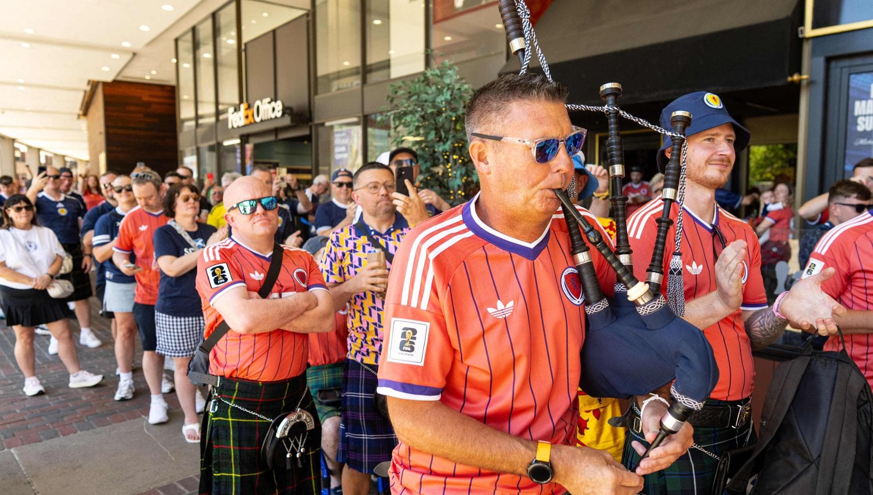boston abbiamo un problema i tifosi scozzesi hanno finito la birra nei pub della citt224 da Repubblica.it boston abbiamo un problema i tifosi scozzesi hanno finito la birra nei pub della citt224