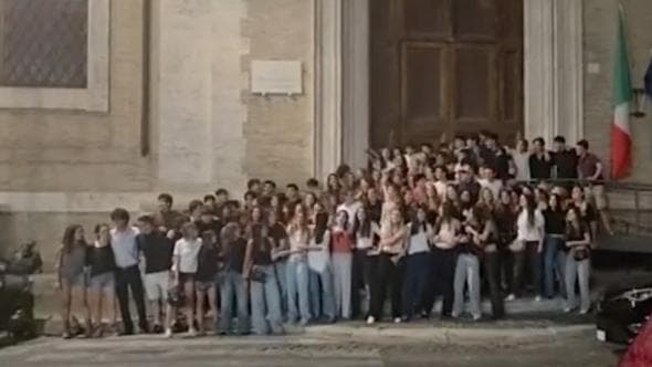 Dal Cavour al Visconti, la "notte prima degli esami" dei licei romani sulle note di Venditti