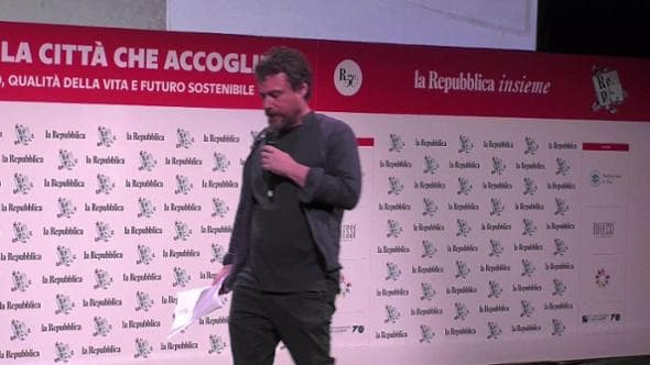Il monologo di Pinuccio: com'è cambiata Bari ai tempi del turismo