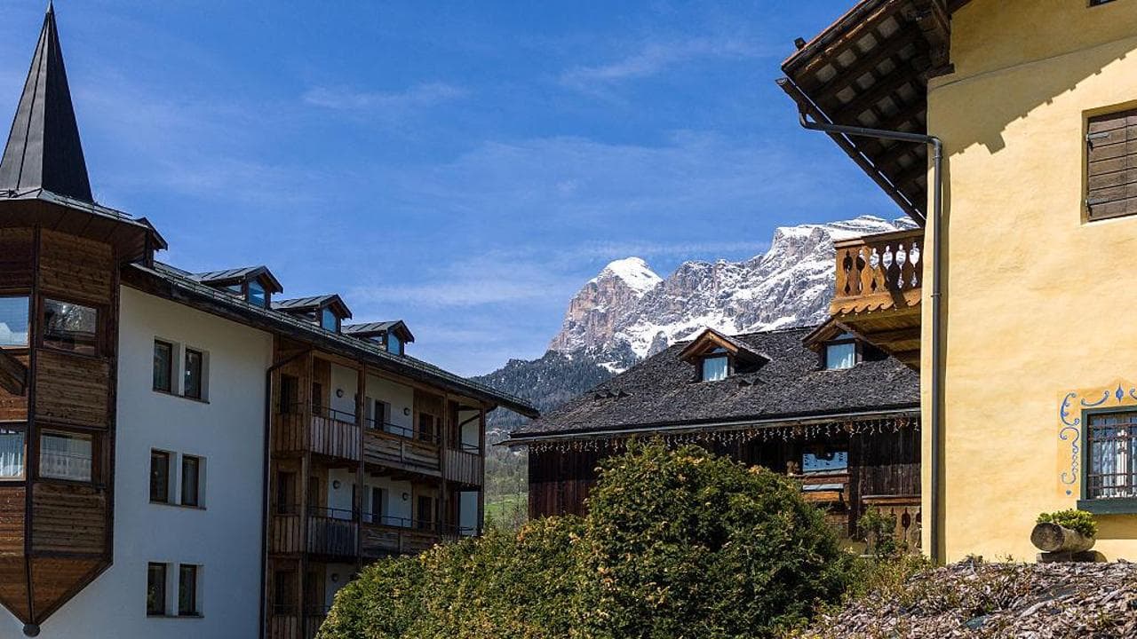 Il sogno proibito della seconda casa. Forte dei Marmi e Cortina le più care, solo il lago è accessibile