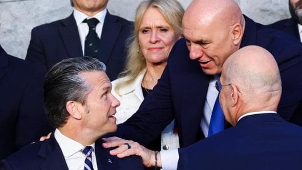 Hegseth striglia gli europei: “Basta scrocconi”. Crosetto: “Aumento delle spese inevitabile, Giorgetti lo sa”
