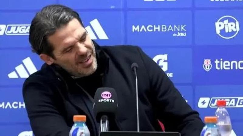 Il momento in cui Gago si sente male in conferenza stampa