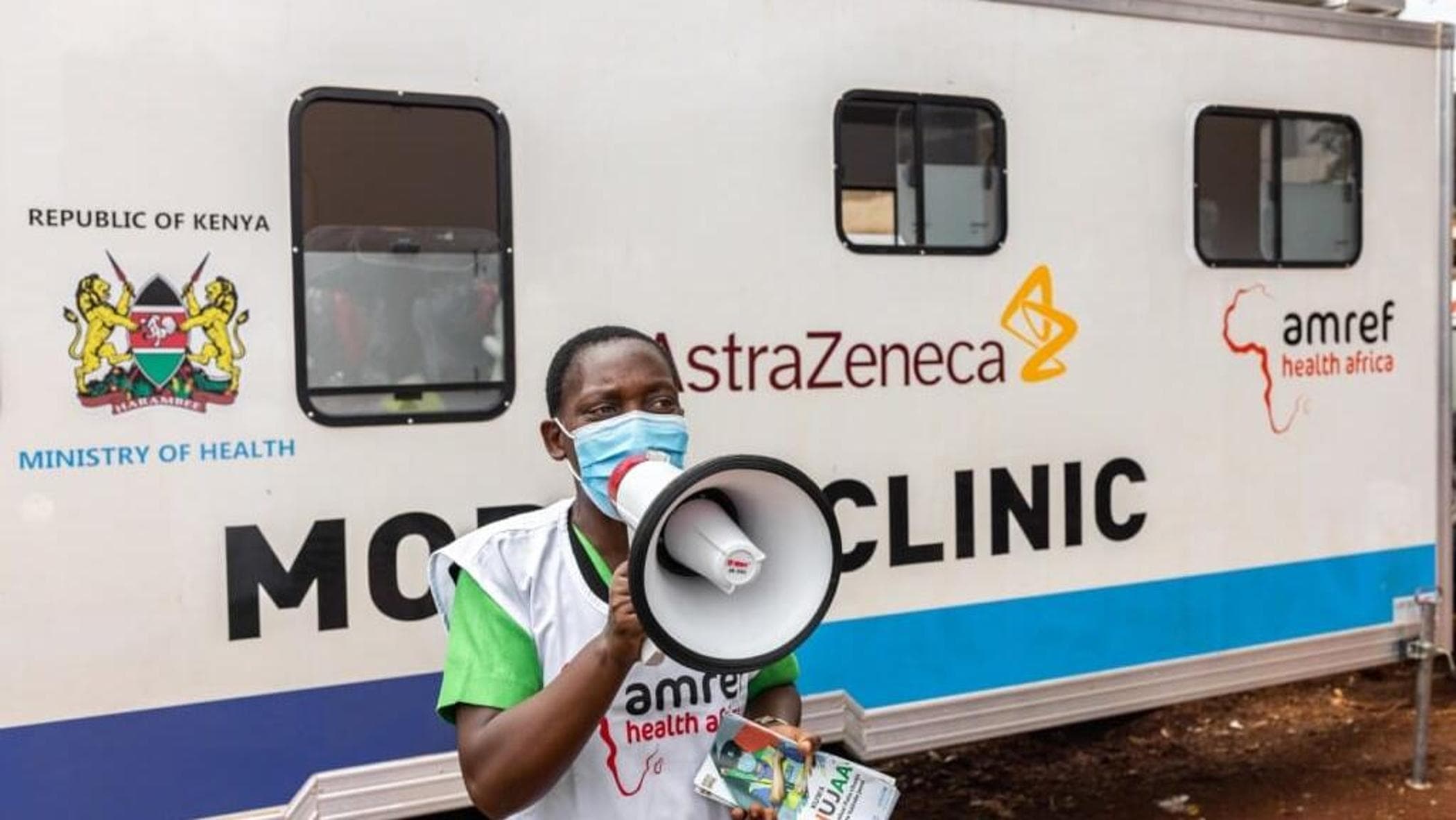 Ebola, acil durumlar ve güvensizlik arasında Uganda sınırı boyunca ve pazarlarda Amref operatörleriyle birlikte