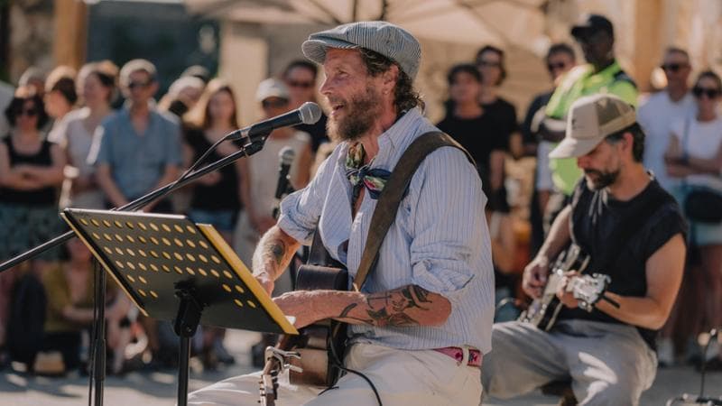 Jovanotti è la prima sorpresa del festival segreto di Rick Rubin. E appare pure Snowden