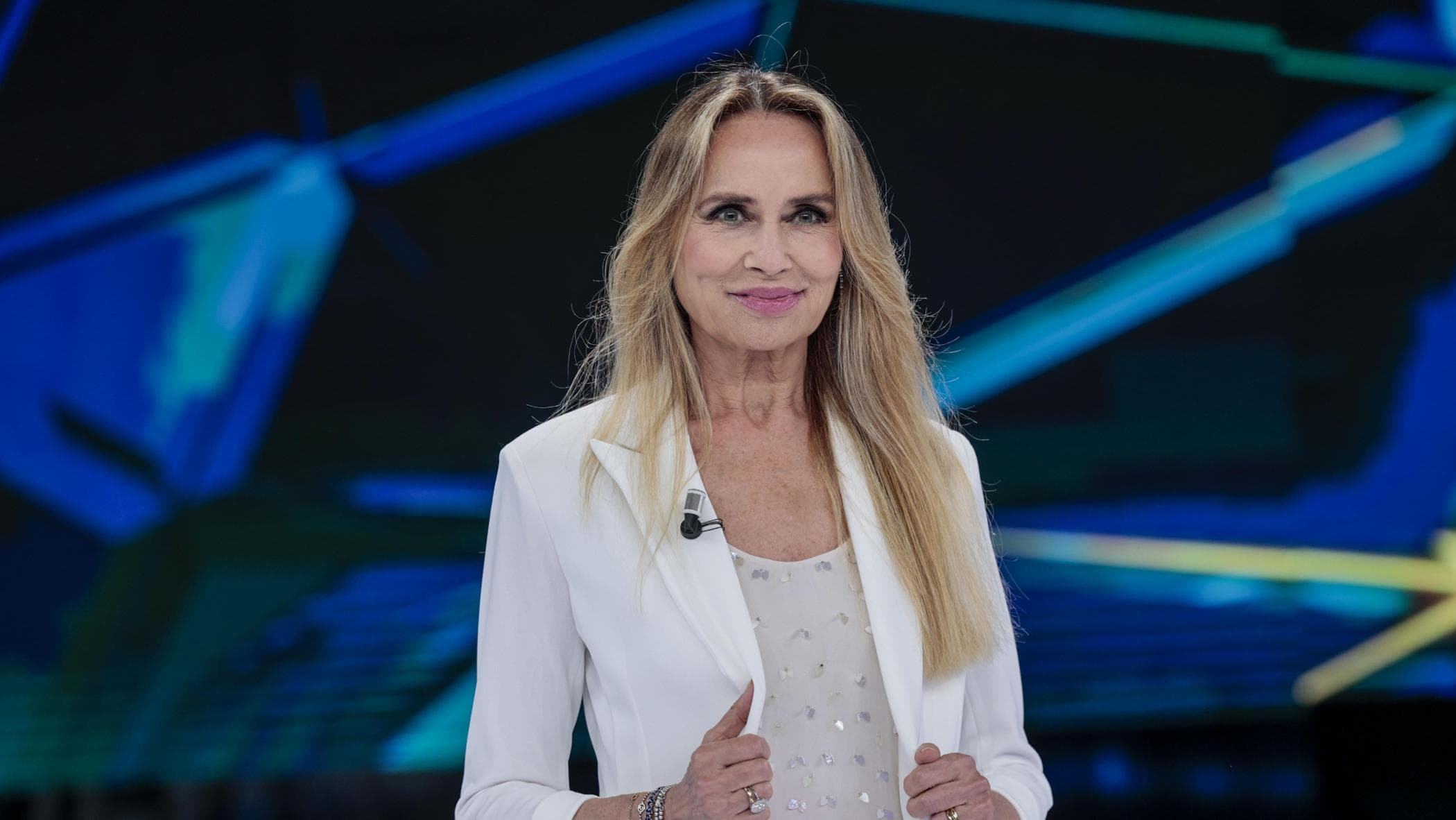 gloria guida sui set delle docce spuntava gente ovunque perfino arrampicata alle luci da Repubblica.it gloria guida sui set delle docce spuntava gente ovunque perfino arrampicata alle luci