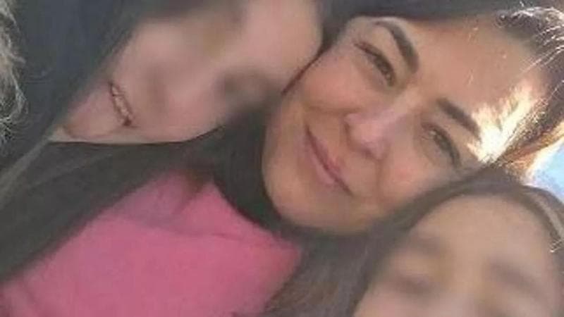 La madre con le due sorelle