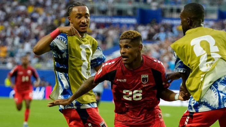 Varela esulta dopo il gol del 2 a 2
