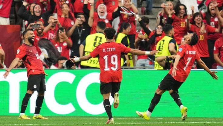 Trezeguet, Salah e Attia esultano