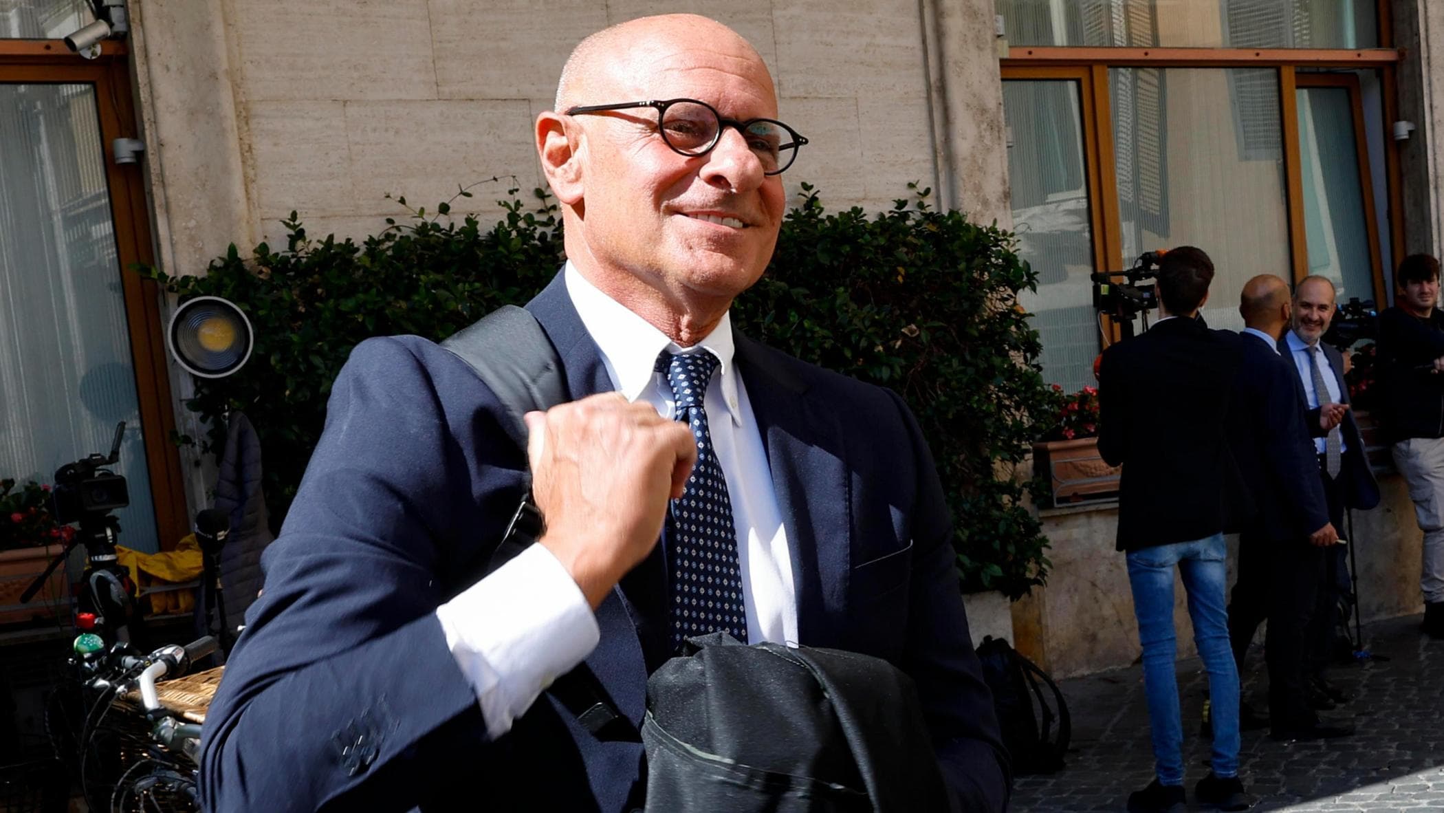Rampelli: “Eravamo anti-americani, nel ‘89 fui picchiato per Bush sr”