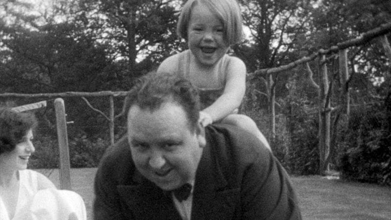 Hitchcock e i filmini di famiglia: ecco com’era con moglie e figlia il maestro del brivido