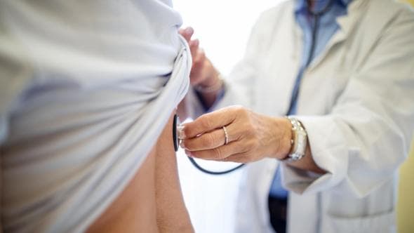 Chi rischia di più: le nove patologie che possono aggravarsi