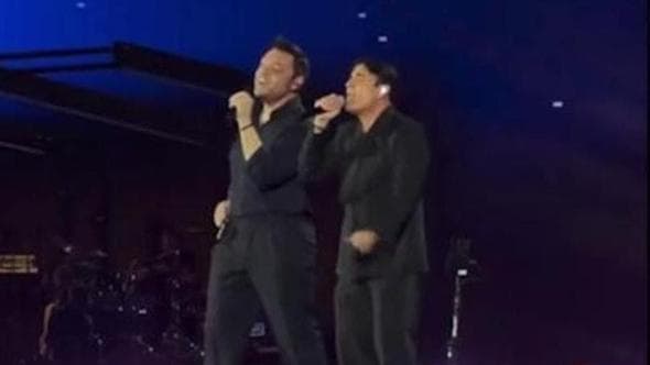 Tiziano Ferro al Maradona, duetto a sorpresa con Sal Da Vinci: insieme in "Per sempre sì"