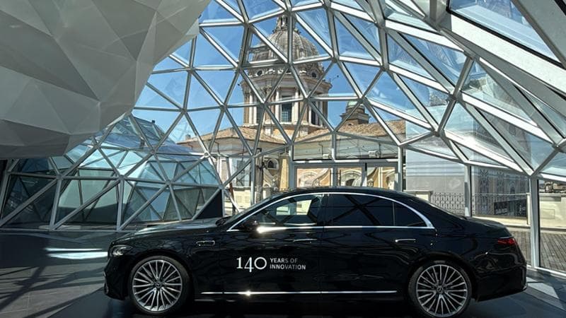 Mercedes celebra a Roma 140 anni di innovazioni e presenta la nuova Classe S