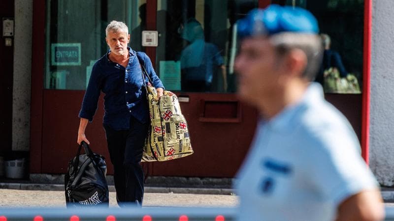Roma, 24 giugno: Gianni Alemanno esce dal carcere di Rebibbia