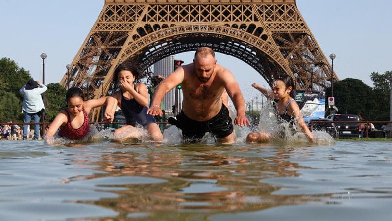 Anteprima: Parigi mai così rovente, assalto a canali e piscine. Ancora annegati: è strage