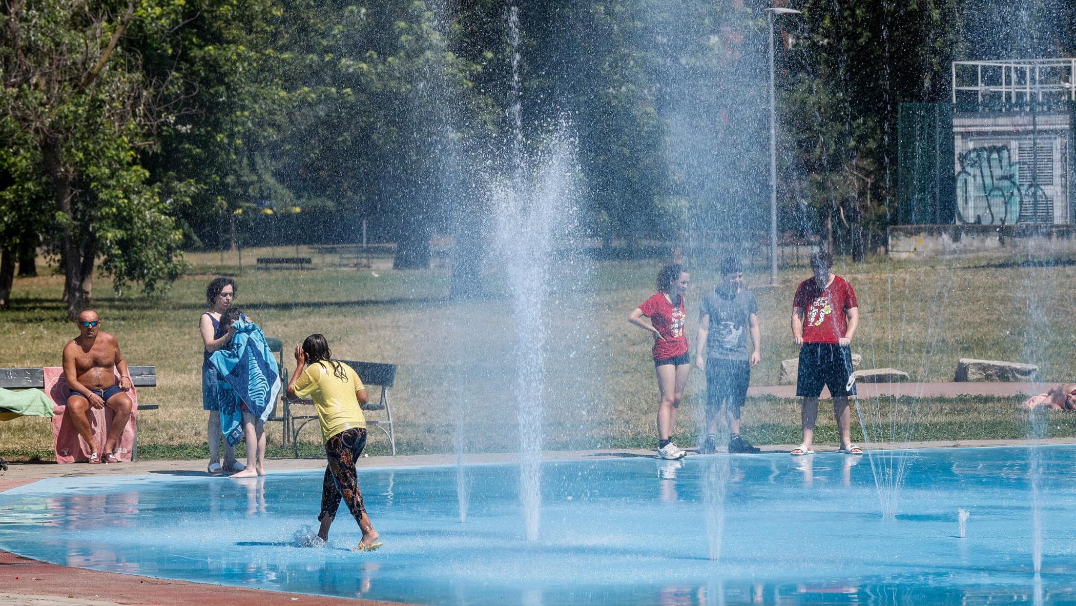 Hava tahmini, Charon antisiklon'u Avrupa'yı alevlendirdi ve termometreleri 40°'ye kadar zorladı