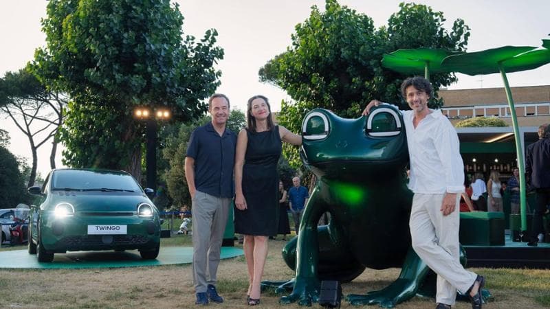 Bir ikonun dönüşü: Renault Twingo E-Tech Electric, House of Frog ile Roma yazını aydınlatıyor