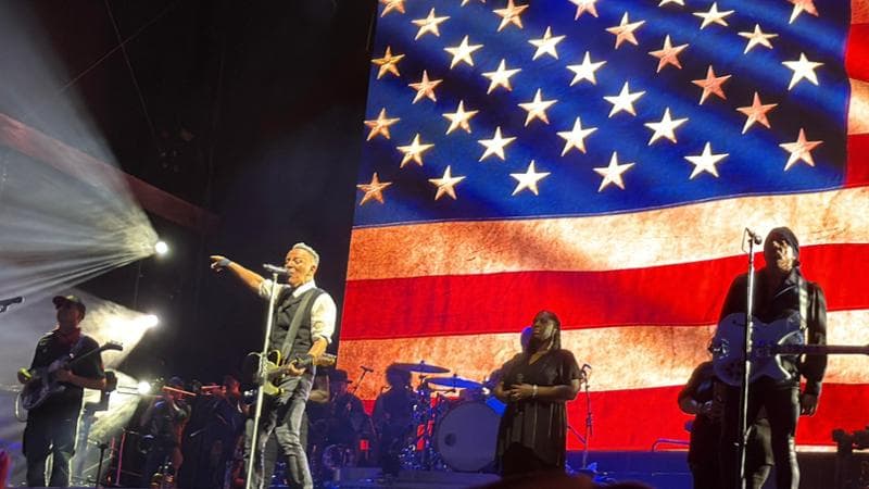 Bruce Springsteen in concerto contesta Trump e l’Ice (Kelley French / Notus)