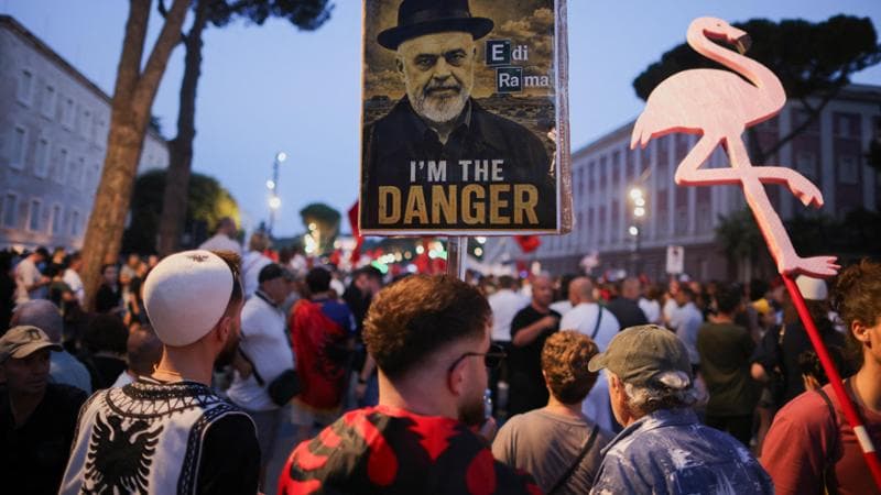 Tirana (Albania), 21 giugno: in piazza contro il governo Rama