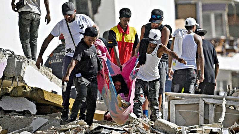 La mamma, i tre fratellini e le vite sospese: le storie dalle macerie del terremoto del Venezuela