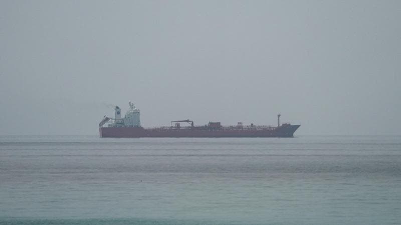 L’Oman: “Hormuz senza pedaggi”. Sale la tensione