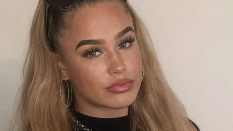 Un’influencer inglese rischia la pena di morte a Dubai: è accusata di aver ucciso il suo fidanzato