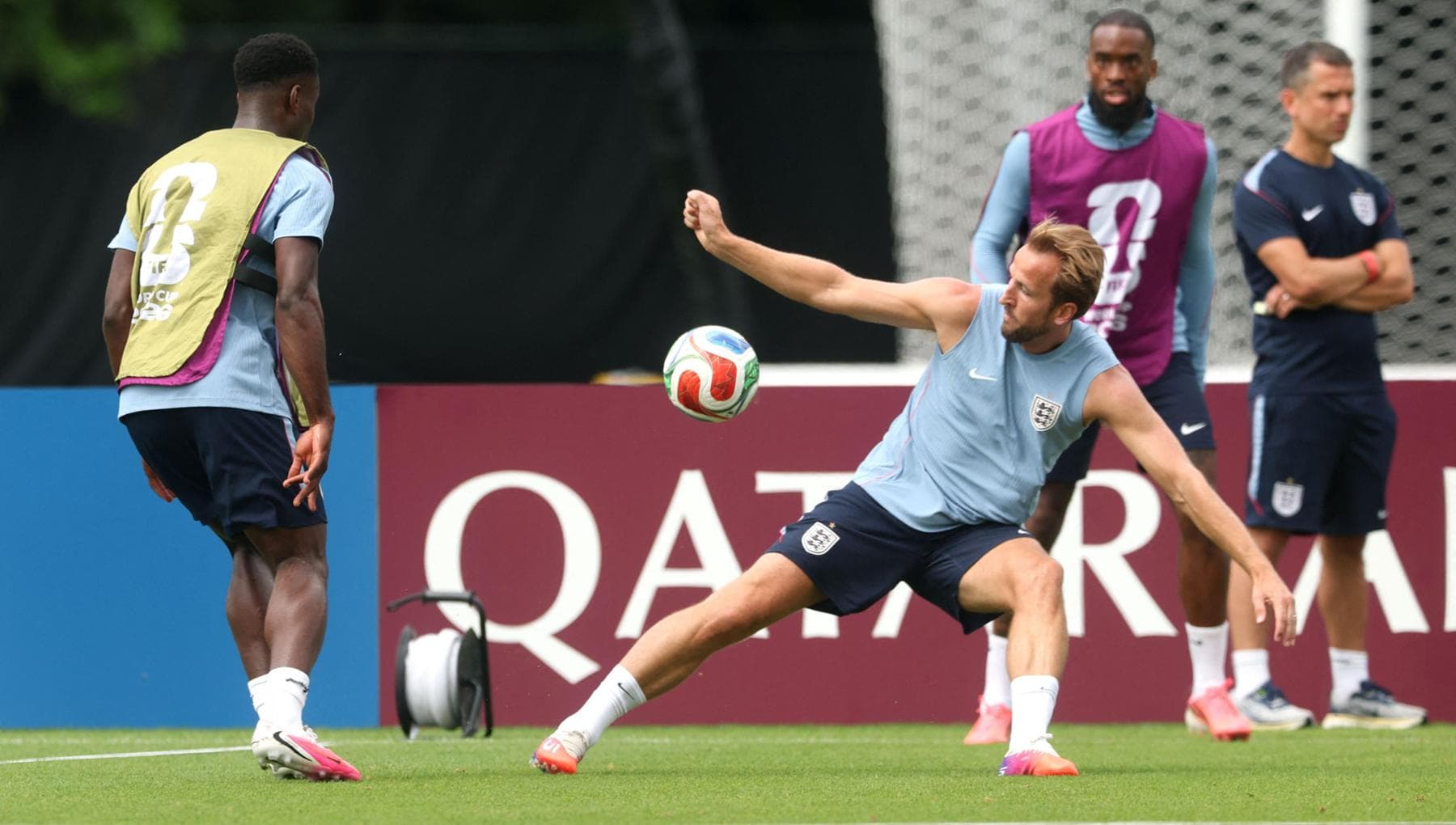 Harry Kane impegnato con l