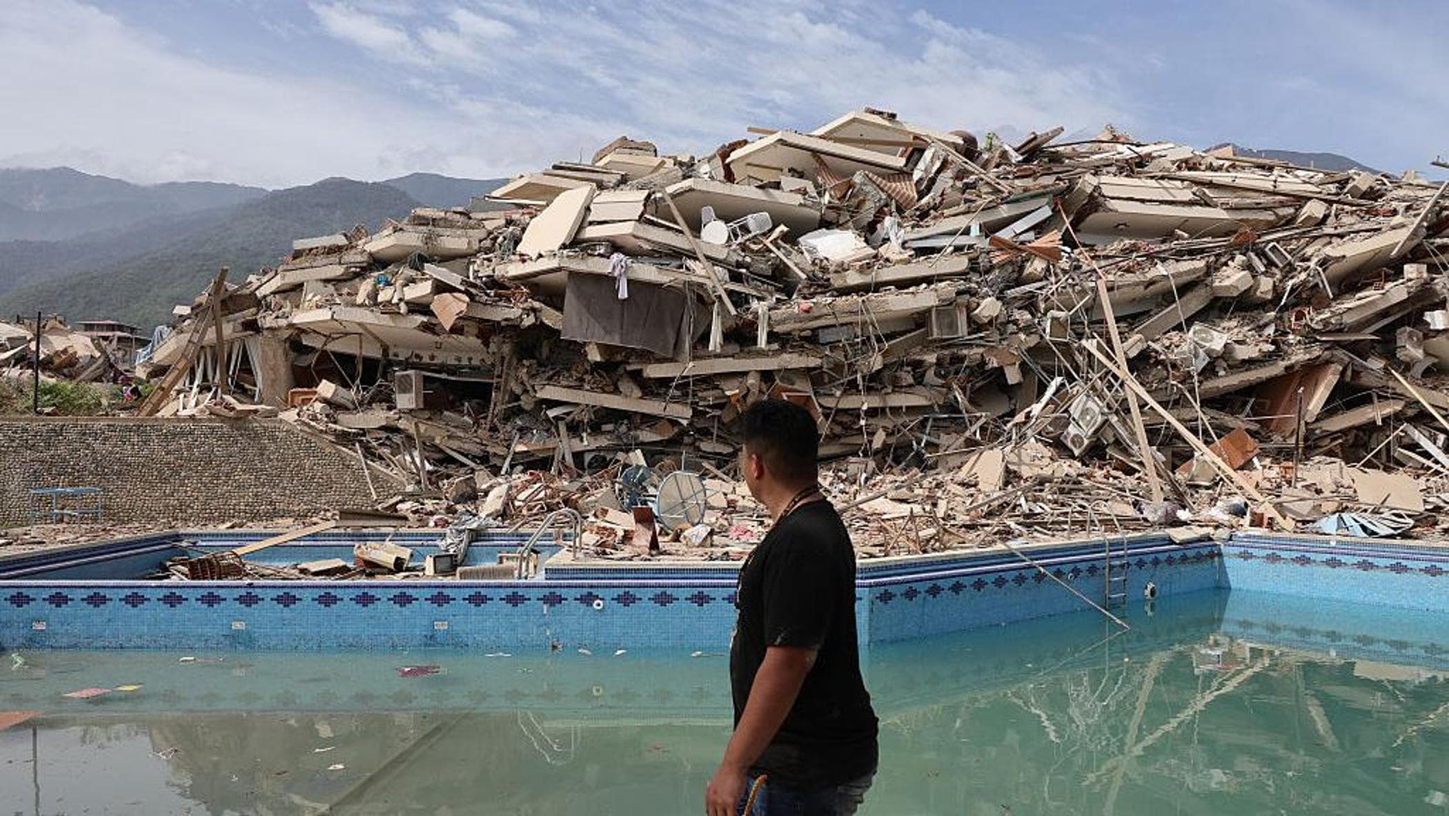 Venezuela'da deprem: Ölü sayısı 920'ye yükseldi, 50 binden fazla kayıp. Kurbanlar arasında genç futbolcu Berroteran da var