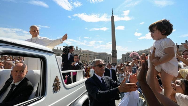 Città del Vaticano, 24 giugno: Leone XIV durante l'udienza generale a San Pietro