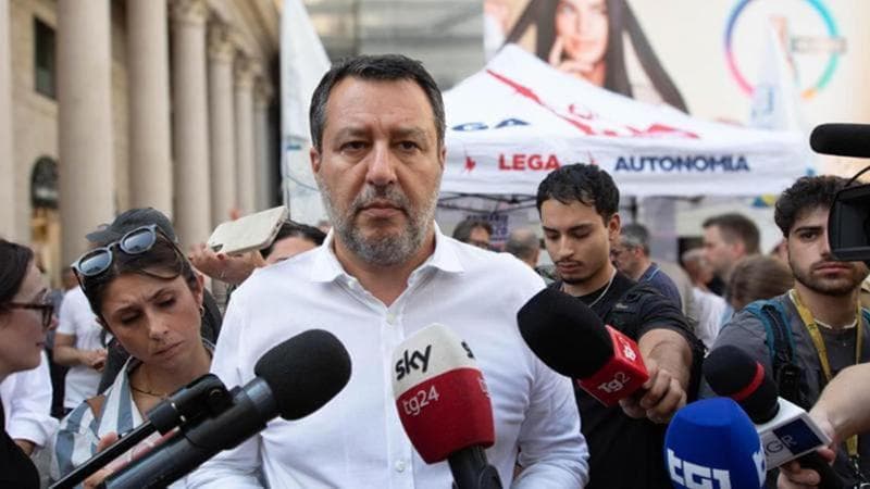 Copertina: Lega, alla festa dei giovani. Salvini criticato dalla base: “Per lui è l’ultimo ballo”