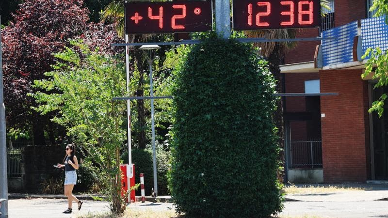 Copertina: Caldo, il giorno più lungo. Chiese aperte e rifugi per sopravvivere al picco