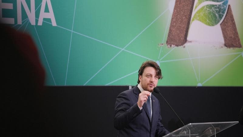 Copertina: Stefani: “Più coraggio e temi nuovi. Zaia merita un ruolo di rilievo”
